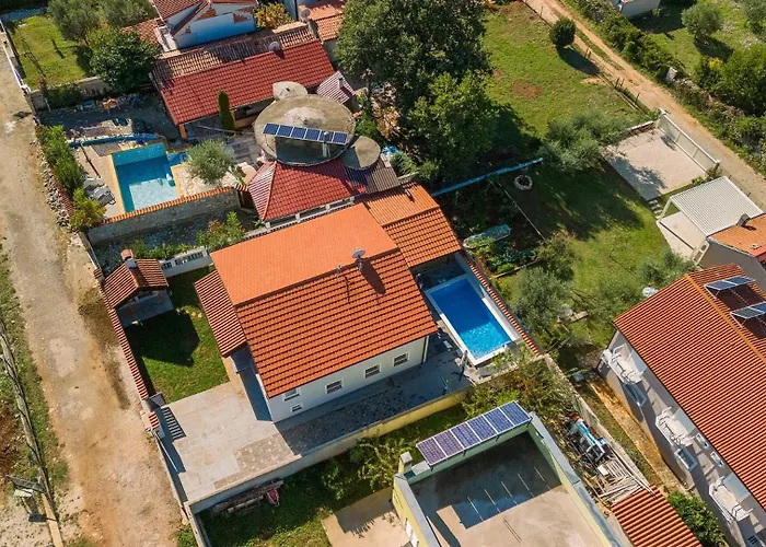 Natasa By Guide 아파트 페로이