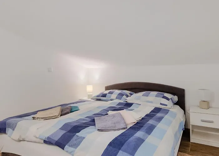 Natasa By Guide * Peroj